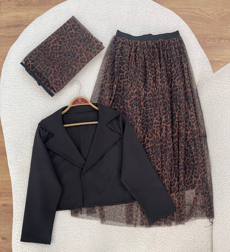 سه تیکه کت دامن شال رزا