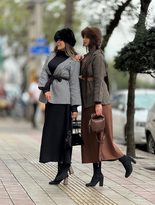 ست سه تیکه کت دامن کمربند لی لی جنس کت پیردوبل ضخیم دامن توییت پشمی کمربند چرمی