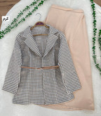 ست سه تیکه کت دامن کمربند لی لی جنس کت پیردوبل ضخیم دامن توییت پشمی کمربند چرمی