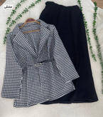 ست سه تیکه کت دامن کمربند لی لی جنس کت پیردوبل ضخیم دامن توییت پشمی کمربند چرمی