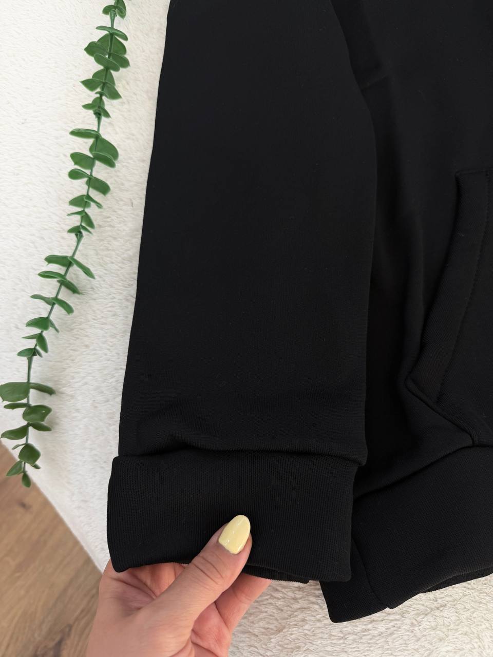 نمای آستین هودی کلاه طوسی بارا مشکی